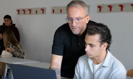 campbus-2026,-a-lezione-con-mr-digital:-«riflettiamo-sul-rapporto-tra-scuola-e-intelligenza-artificiale,-dobbiamo-porre-le-domande-giuste»-corriere-tv